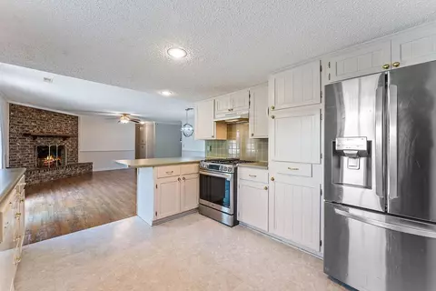 Kitchen - 2106 Sandy, Springdale, AR 72762 photo 4 of 4