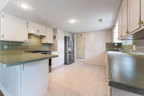 Kitchen - 2106 Sandy, Springdale, AR 72762 photo 2 of 4