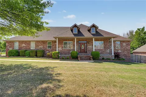 937 Aylesbury Ln, Cave Springs, AR 72718
