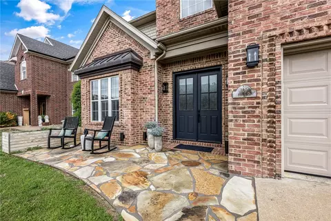 109 SE G Ct, Bentonville, AR 72712