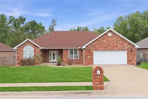 1300 N Wren Dr, Rogers, AR 72756