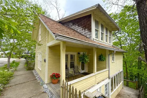 215 Spring St, Eureka Springs, AR 72632