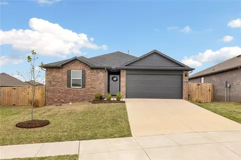 5561 Southwood Ave, Springdale, AR 72764