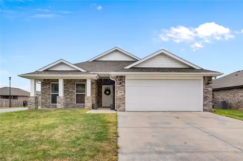 6005 NW Grant St, Bentonville, AR 72713