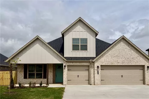 662 Primitivo Ave, Tontitown, AR 72762