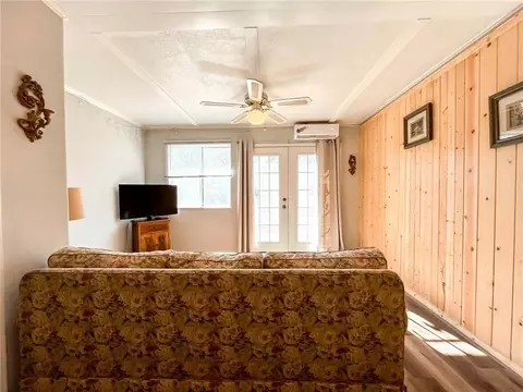 Living - 1792 Choctaw Ln, Harrison, AR 72601 photo 2 of 7