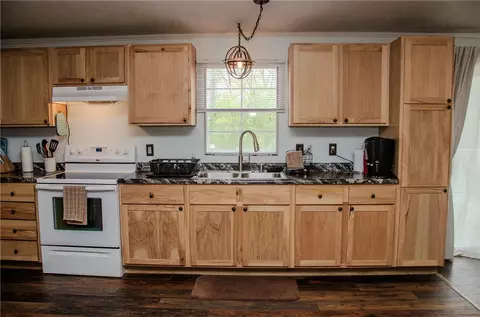 Kitchen - 1792 Choctaw Ln, Harrison, AR 72601 photo 2 of 2