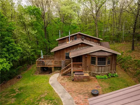 16184 Hickory Dr, Fayetteville, AR 72704
