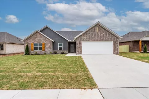 156 N Panther Ave, Farmington, AR 72730