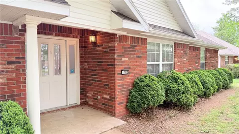 772 Queen Annes Lace Dr, Fayetteville, AR 72704