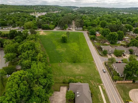 170 E Appleby Rd, Fayetteville, AR 72703
