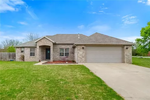 710 Bonnie Scotland Dr, Prairie Grove, AR 72753
