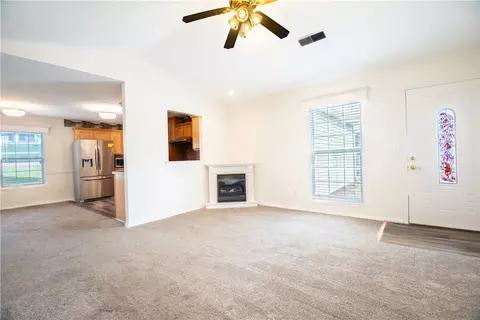 Living - 1615 N Spring Rd #23, Harrison, AR 72601 photo 2 of 4