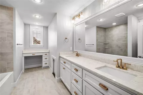 Bath - 6492 Align Ave, Springdale, AR 72762 photo 5 of 5