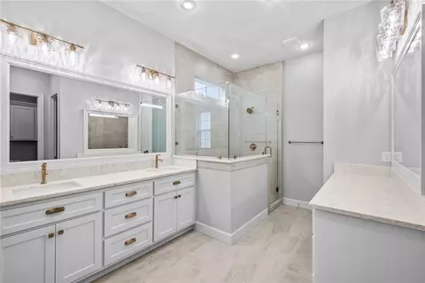 Bath - 6492 Align Ave, Springdale, AR 72762 photo 1 of 5