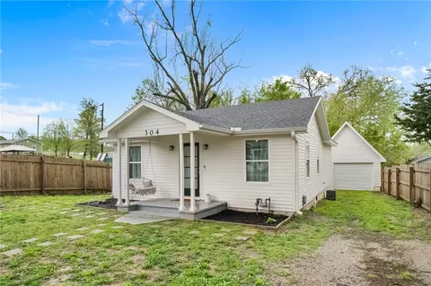304 Cedar St, Anderson, MO 64831