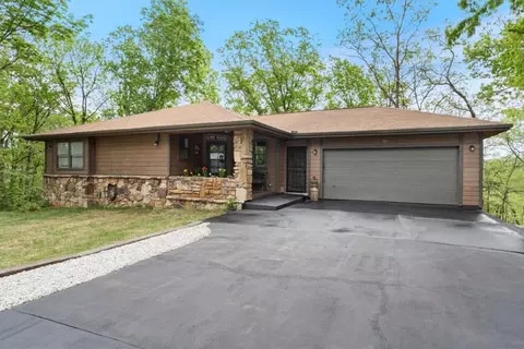 56 Country Club Dr, Holiday Island, AR 72631