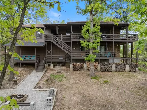 56 Country Club Dr, Holiday Island, AR 72631
