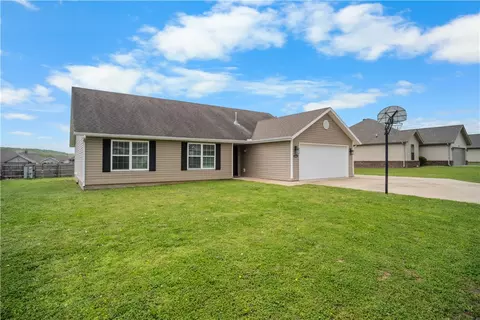 1461 General Parson Dr, Prairie Grove, AR 72753