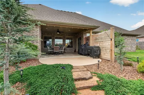 Exterior - 121 Sicily Dr, Centerton, AR 72719 photo 4 of 10