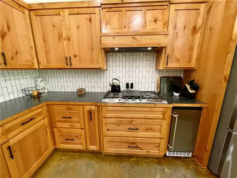 Kitchen - 10814 Hwy 60, Plainview, AR 72857 photo 5 of 8