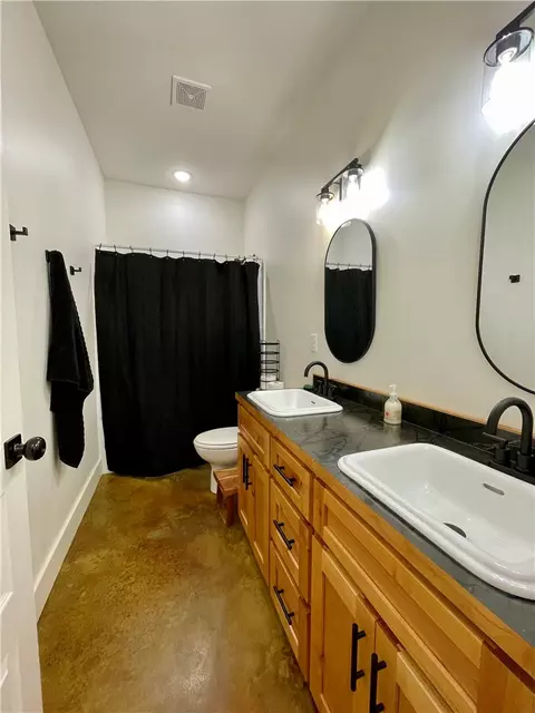 Bath - 10814 Hwy 60, Plainview, AR 72857 photo 4 of 5