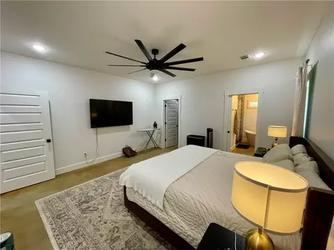 Bedroom - 10814 Hwy 60, Plainview, AR 72857 photo 2 of 6