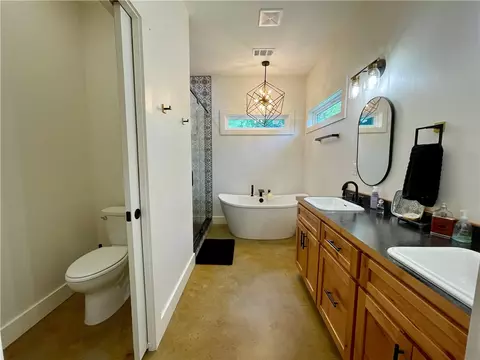 Bath - 10814 Hwy 60, Plainview, AR 72857 photo 1 of 5