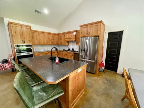 Kitchen - 10814 Hwy 60, Plainview, AR 72857 photo 3 of 8