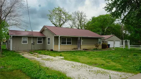 320 Country Club Rd, Siloam Springs, AR 72761