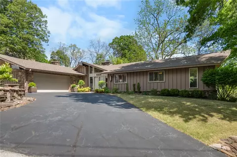 8308 Country Club Dr, Rogers, AR 72756