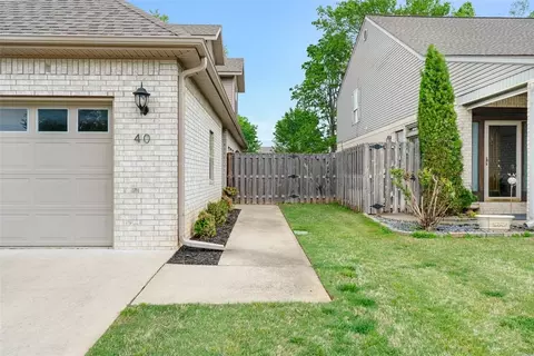 40 E Cydnee St, Fayetteville, AR 72703