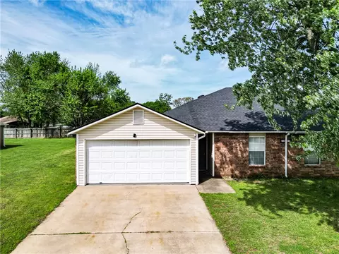 1665 Boxley Ave, Fayetteville, AR 72704