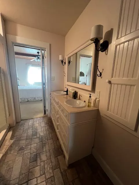 Bath - 162 Maple Ave, West Fork, AR 72774 photo 2 of 7