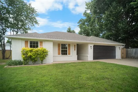 3715 W Rozell St, Rogers, AR 72756