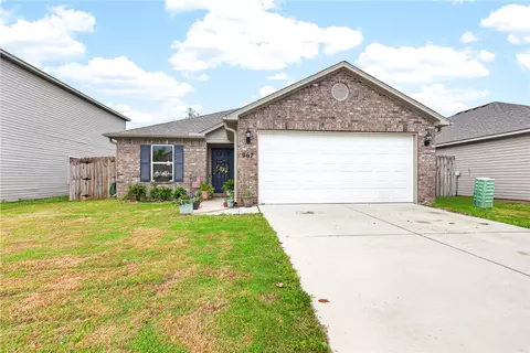 967 E Sparrow Cir, Fayetteville, AR 72701