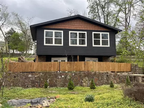 16557 Ivy Ln, Rogers, AR 72756