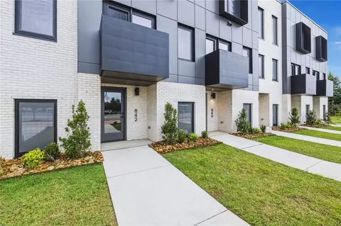 842 SE 8th St, Bentonville, AR 72712