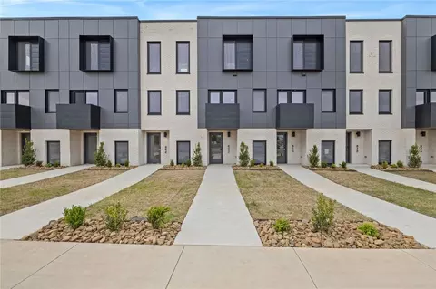 842 SE 8th St, Bentonville, AR 72712