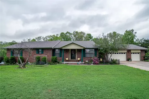 1501 Twin Lakes Dr, Rogers, AR 72756