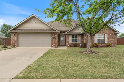 7005 Overland Dr, Siloam Springs, AR 72761