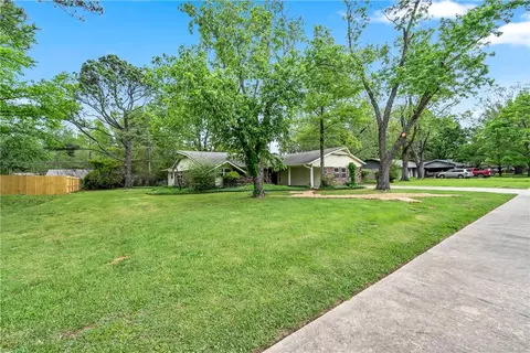 1716 E Rolling Hills Dr, Fayetteville, AR 72703