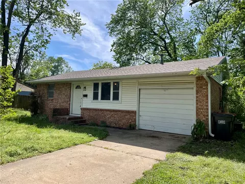 Exterior - 404 Michael St, Springdale, AR 72764 photo 14 of 15