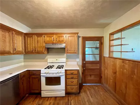 Kitchen - 404 Michael St, Springdale, AR 72764 photo 4 of 7