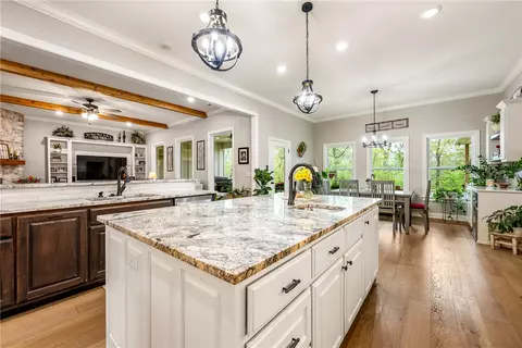 Kitchen - 2880 Peck Rd, Pea Ridge, AR 72751 photo 4 of 5