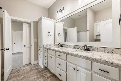 Bath - 2880 Peck Rd, Pea Ridge, AR 72751 photo 3 of 4