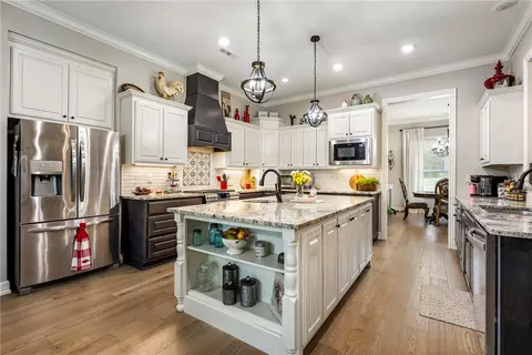 Kitchen - 2880 Peck Rd, Pea Ridge, AR 72751 photo 1 of 5