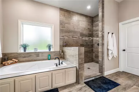 Bath - 2880 Peck Rd, Pea Ridge, AR 72751 photo 3 of 6