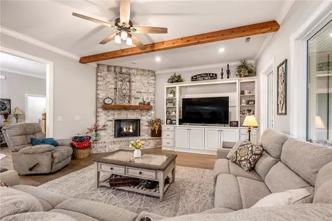 Living - 2880 Peck Rd, Pea Ridge, AR 72751 photo 1 of 2