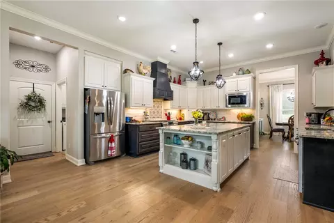 Kitchen - 2880 Peck Rd, Pea Ridge, AR 72751 photo 5 of 5